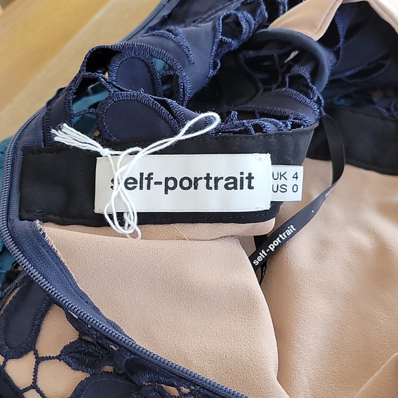 BEAUTIFUL SELF - PORTRAIT LACE FLOWER DRESS - Picture 11 of 16